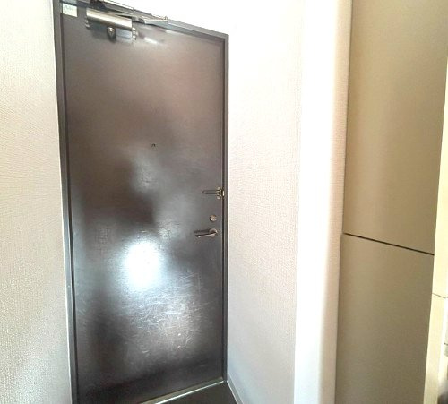 こまばディモーレの玄関