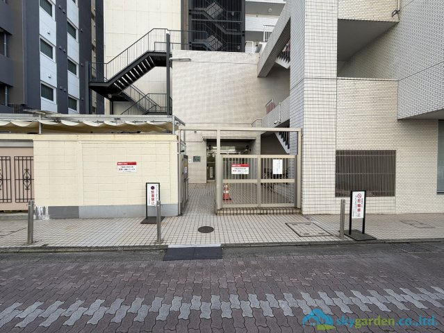 サニープラザ平塚のエントランス