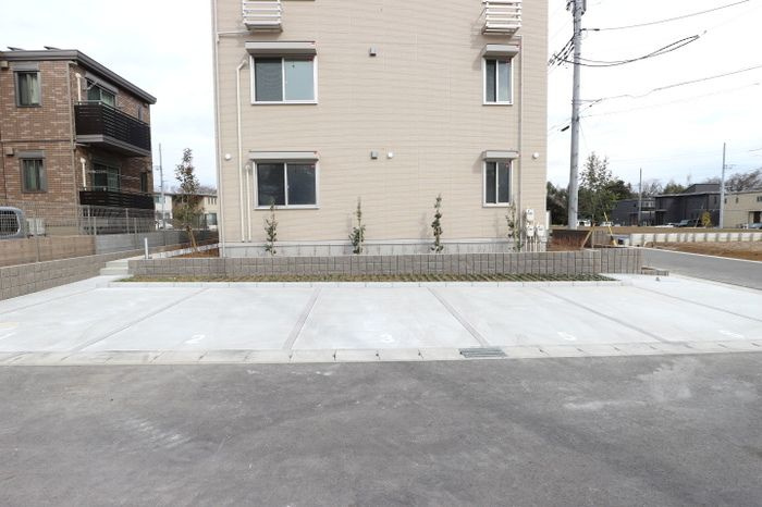 リコリスの駐車場