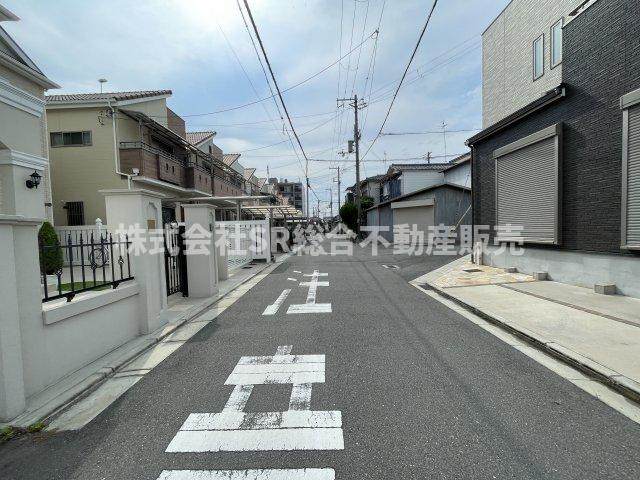 吉田3丁目中古戸建の前面道路含む現地写真|弊社は中古戸建のご紹介、その後のリフォームのご提案、
賃貸物件のご紹介、すべてご対応可能です。
お客様にあったプランをご提案致します。
まずはお問合せ下さいませ。