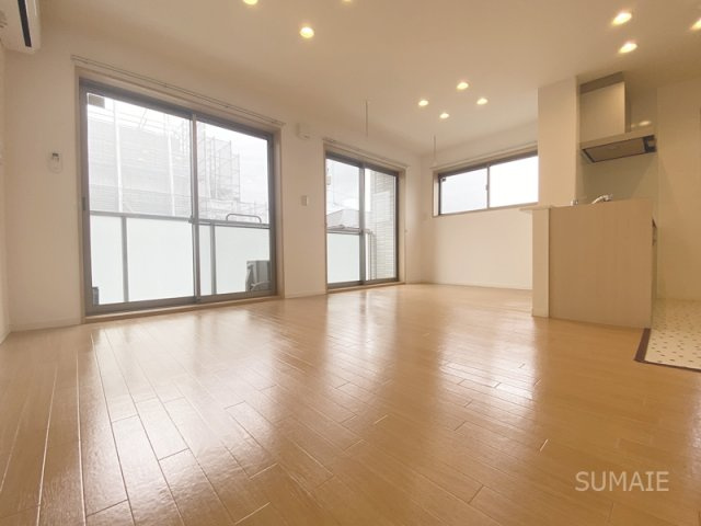 ラディーチェＡの居間・リビング|人気の角部屋です！