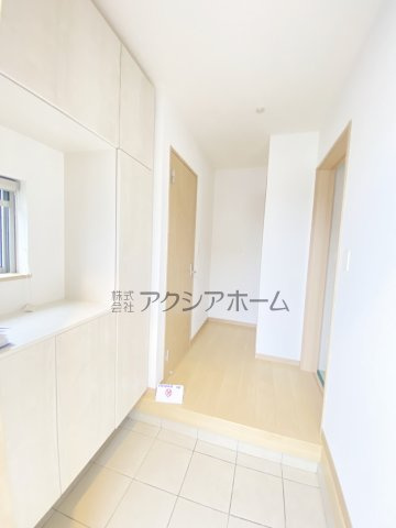 入間市久保稲荷5丁目　中古一戸建　～北西角地～の玄関