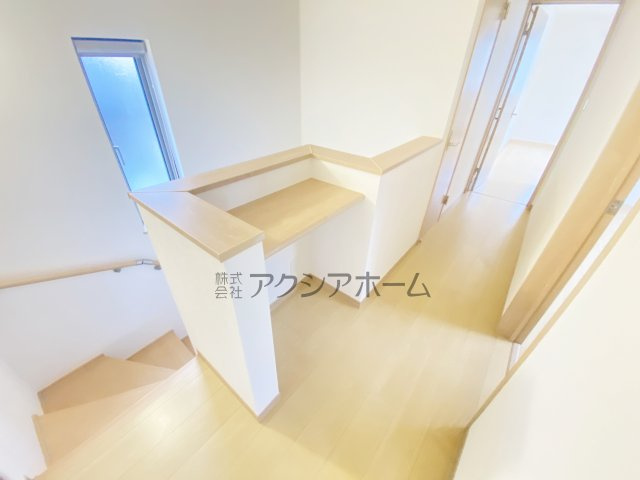 入間市久保稲荷5丁目　中古一戸建　～北西角地～のその他|2階廊下に便利な物置