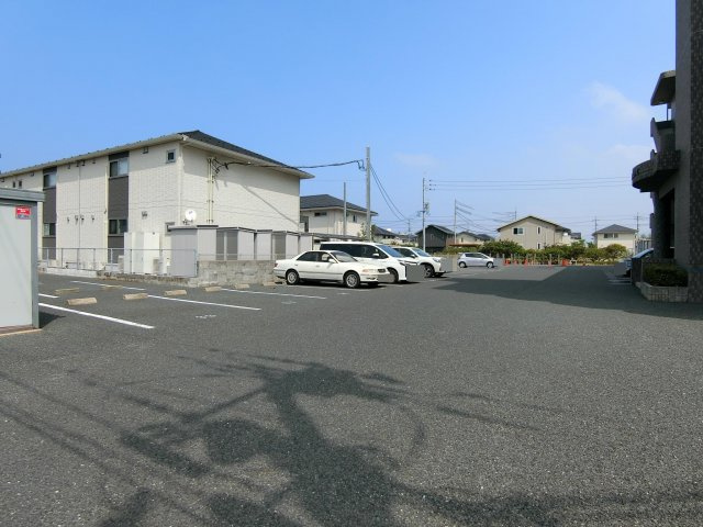 スカイマンションＣの駐車場
