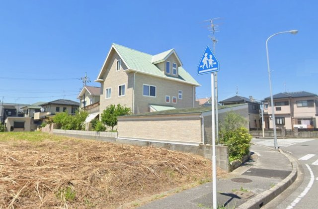 東金市西福俵　中古戸建の外観|ガレージ 地下倉庫 サンルーム付き 合計5台可 東金線福俵駅徒歩約5分 都市ガス上下水 RC造3階