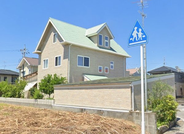 東金市西福俵　中古戸建の外観|ガレージ 地下倉庫 サンルーム付き 合計5台可 東金線福俵駅徒歩約5分 都市ガス上下水 RC造3階