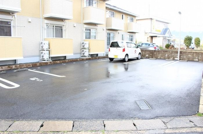 プランドールの駐車場