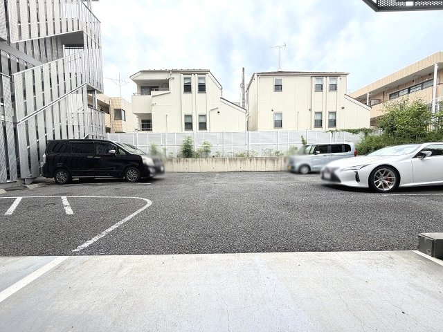 【駐車場】 | ウィンシティ成増（成増店） | 居住者用駐車場　※空き状況は管理会社要確認。