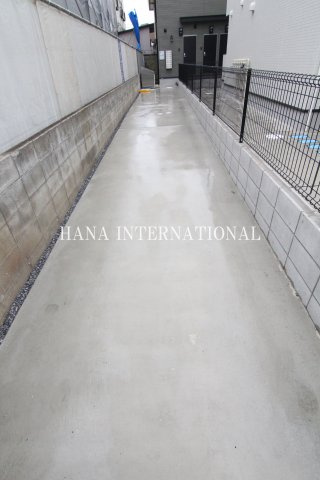 オリーブ舎人のエントランス