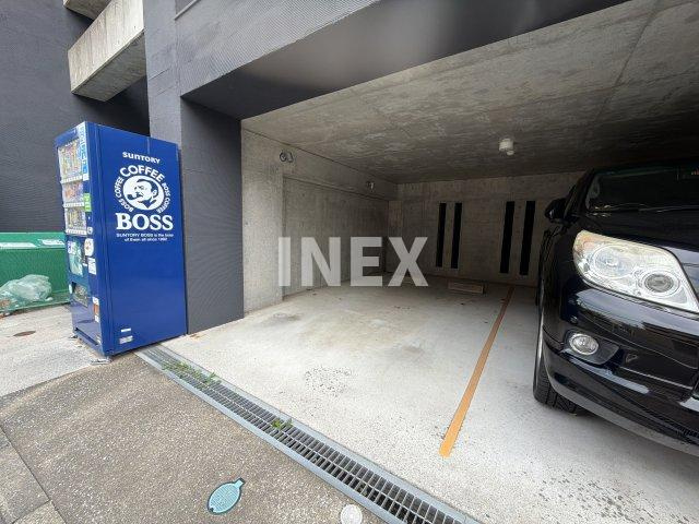 コリーナ横浜の駐車場