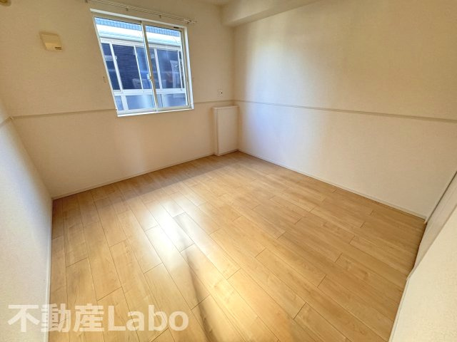 徳島市南沖洲５丁目のアパートの洋室