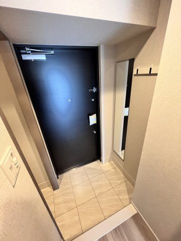 びゅうリエット横浜東神奈川の玄関|※別号室の参考写真です(現況優先・仕様違いの場合あり)