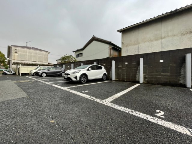 王子住宅1号棟の駐車場