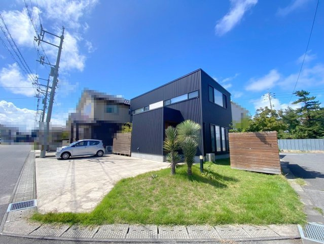 富益町中古戸建【Q】の庭|庭もある不動産になります。芝かりが楽しくなりますね♪