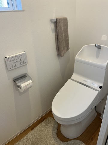 富益町中古戸建【Q】のトイレ|１階・２階にトイレがあります。