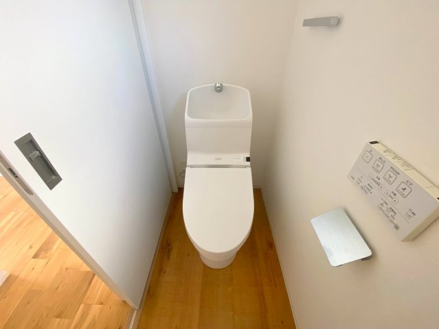 富益町中古戸建【Q】のトイレ|１階・２階にトイレがあります。