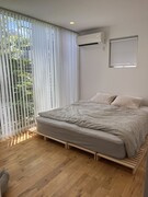 富益町中古戸建【Q】の寝室|１階が寝室になります。寝室より緑が見え、２階寝室では味わえない空間になります。