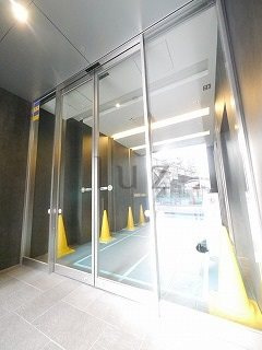 横浜市戸塚区吉田町の賃貸マンションのエントランス