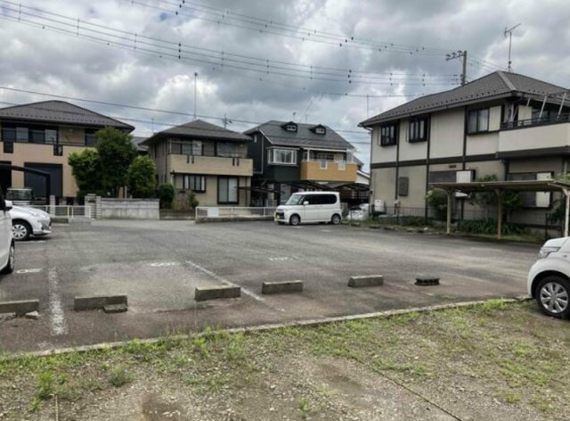 ルミエール川澄の駐車場