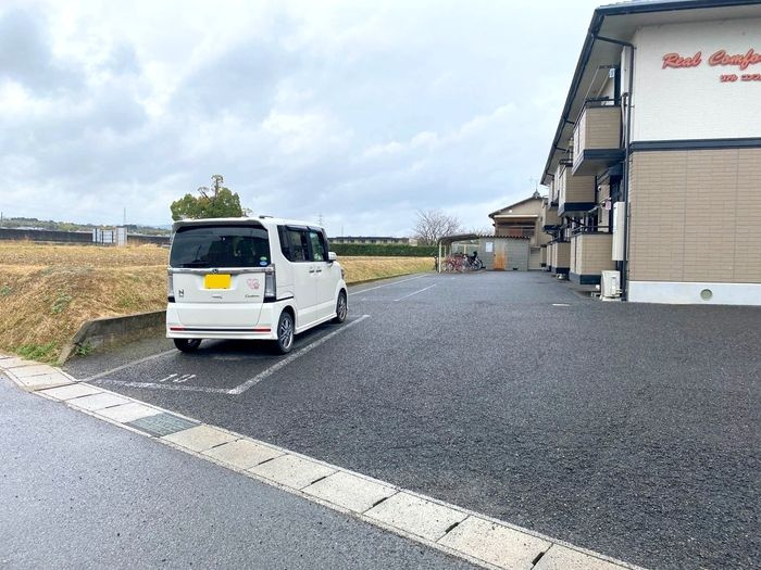 リアルコンフォートの駐車場