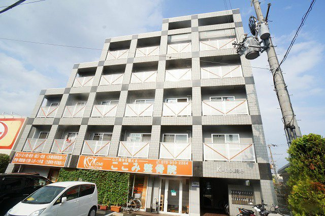 K-HOUSEの外観|東向日駅徒歩9分。オートロック完備のRC造マンション。