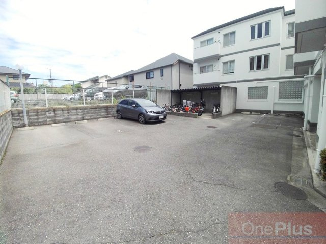 住吉ガーデンの駐車場|駐車場に車を止められます