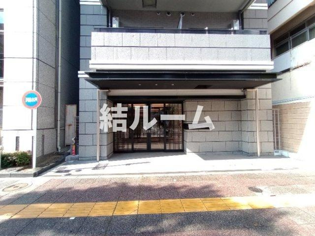 北区王子２丁目の賃貸マンションのエントランス