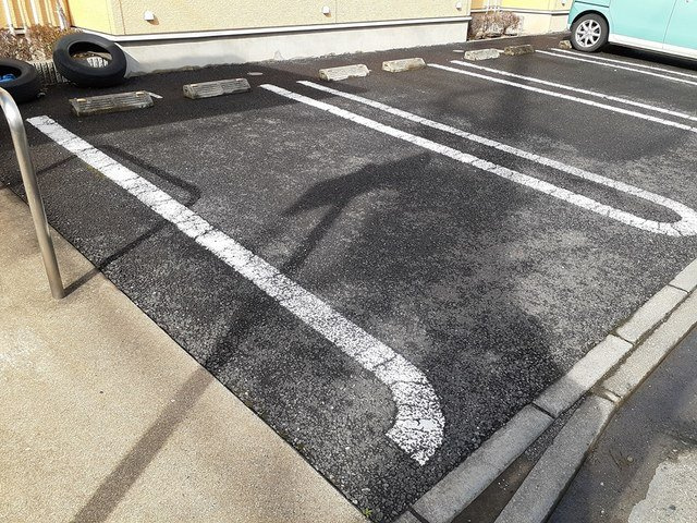 アヴニールの駐車場