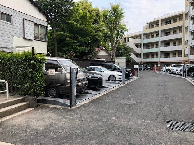 パークホームズ二子多摩川フェアアリーナ駐車場の外観