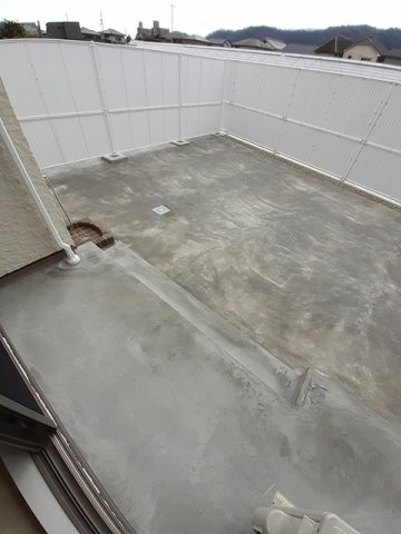 徳島市八万町新貝のアパートのバルコニー