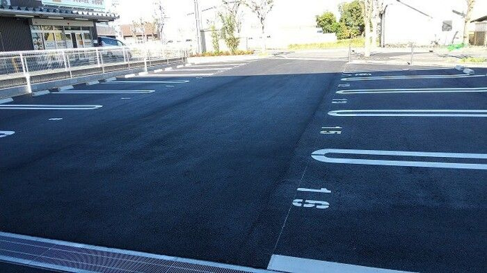 リバーハイツ唐崎の駐車場