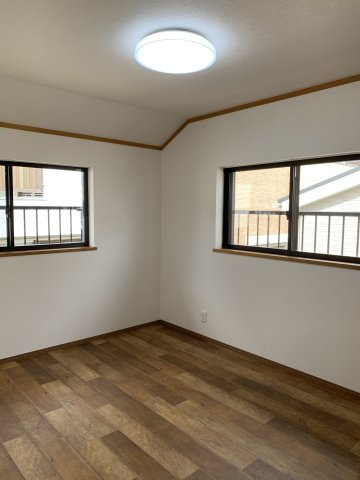 東朝霧丘　中古一戸建ての洋室