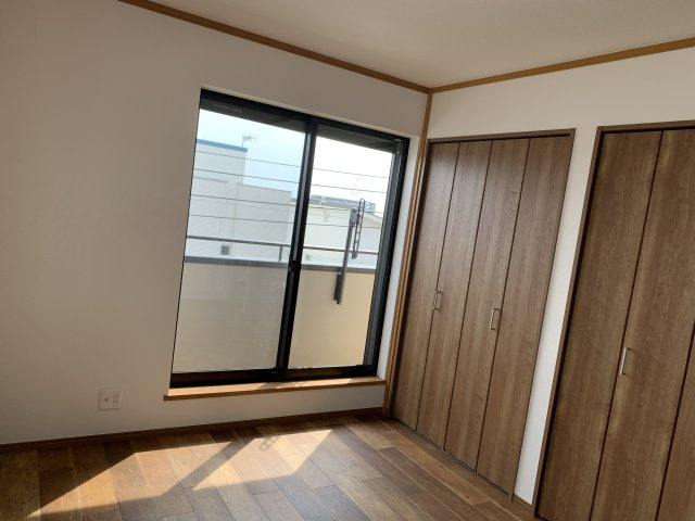 東朝霧丘　中古一戸建ての洋室