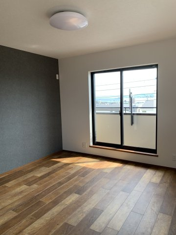 東朝霧丘　中古一戸建ての洋室