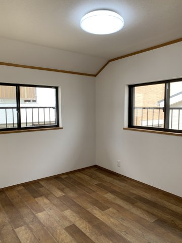 東朝霧丘　中古一戸建ての洋室