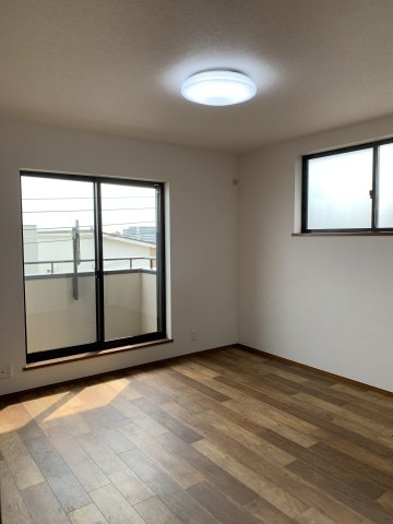 東朝霧丘　中古一戸建ての洋室