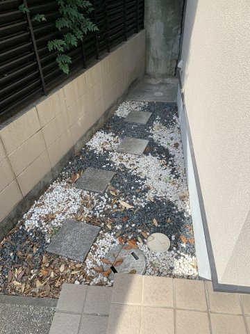 東朝霧丘　中古一戸建ての玄関