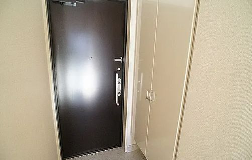 グランスイート明石町の玄関