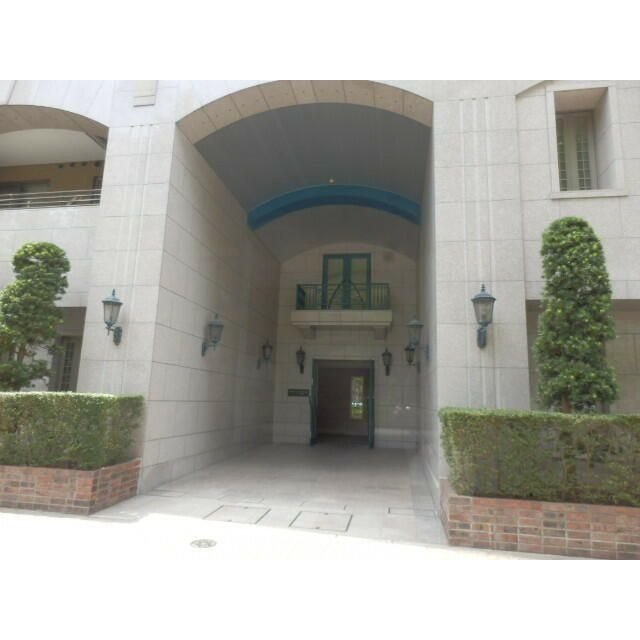 グランスイート明石町のエントランス