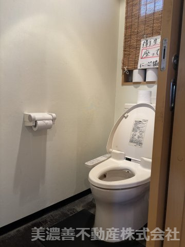 ６７３７７　岐阜市茜部菱野４丁目中古戸建のトイレ