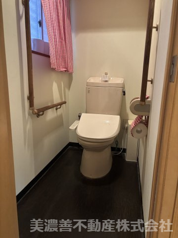 ６７３７７　岐阜市茜部菱野４丁目中古戸建のトイレ