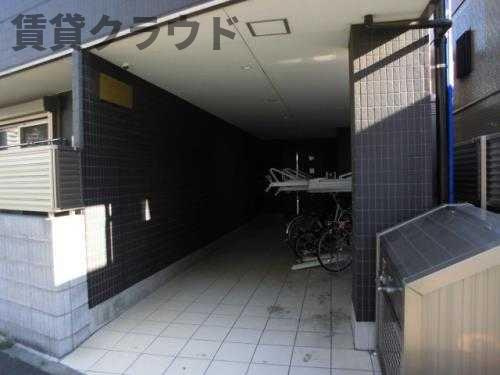 ゴールドスターのエントランス|建物の内部です
