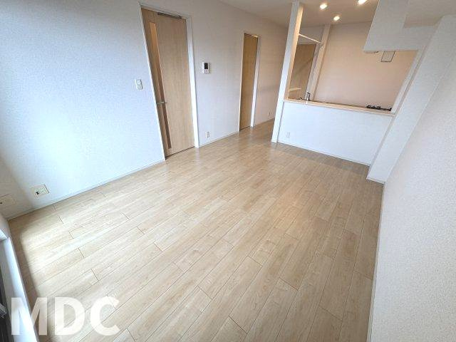 徳島市北矢三町３丁目のアパートの居間・リビング