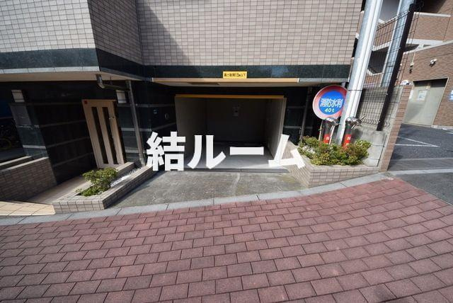 板橋区成増２丁目の賃貸マンションの駐車場