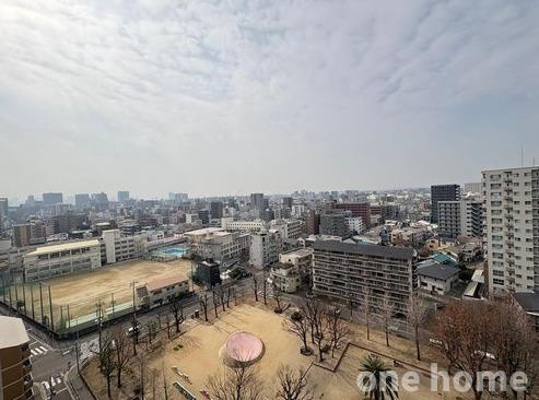 ザ・レジデンス東三国の展望|◆バルコニーからの眺望です！
◆真下には「十八条東公園」があり、お子様が遊べる環境が、目の届く範囲にあり安心ですね！