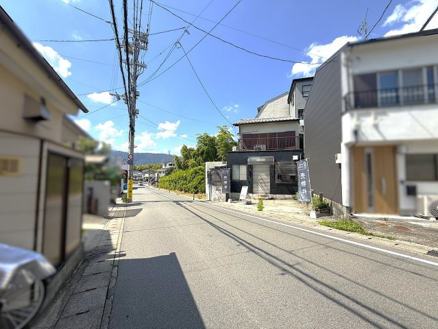 大原野東野町の前面道路含む現地写真