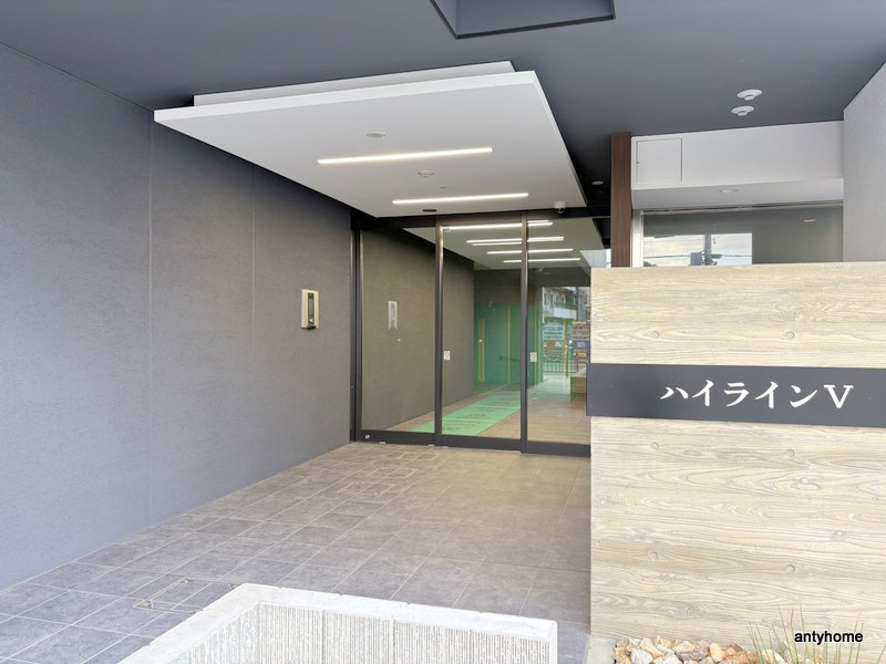 ハイラインⅤ　仲介手数料無料のエントランス