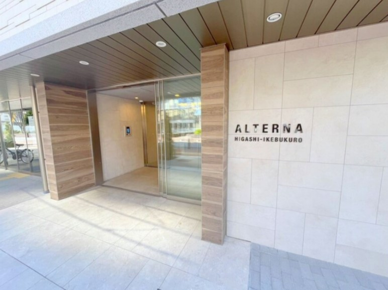 ALTERNA池袋EASTのエントランス