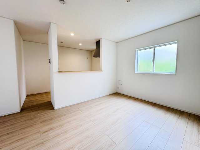 松戸市六実５丁目新築戸建（六実第12）の居間・リビング|16.75帖リビングダイニング