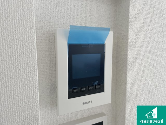 大津市秋葉台　第2期　新築一戸建ての防犯設備|カラーモニターインターホン！声だけでなく来訪者の姿や顔がモニターで確認できるので、小さなお子様がいらっしゃるご家庭でも安心できます！